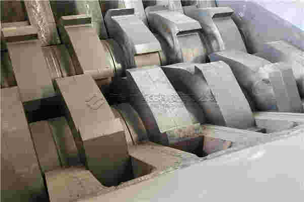 為什么撕碎機刀具的轉動方向不一樣?