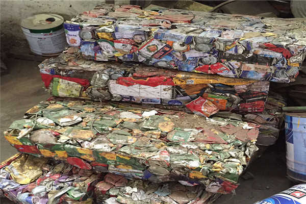 對不同物料在撕碎機選型上具有一定差異