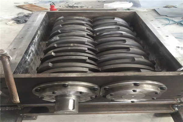 雙軸撕碎機作業(yè)中刀具失效前兆及原因