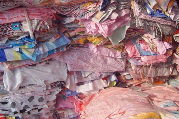 廢舊衣物棄之可惜！利用撕碎機進行回收循環再利用才是真理