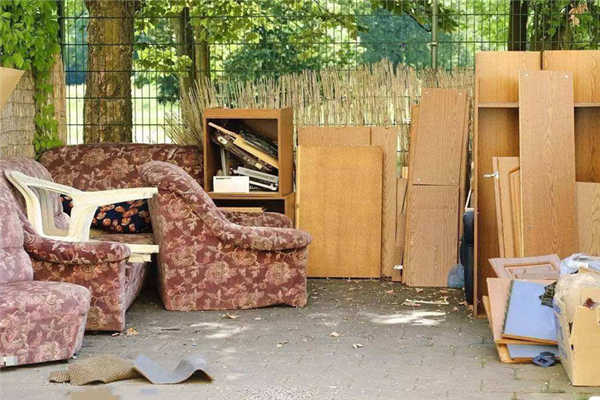 用撕碎機(jī)處理大件垃圾