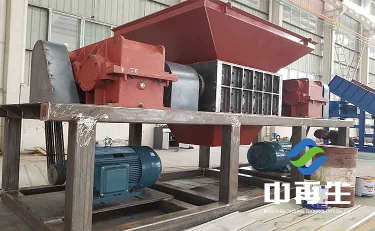 生活垃圾撕碎機(jī)磨盤(pán)間隙壓緊調(diào)節(jié)機(jī)構(gòu)設(shè)計(jì)